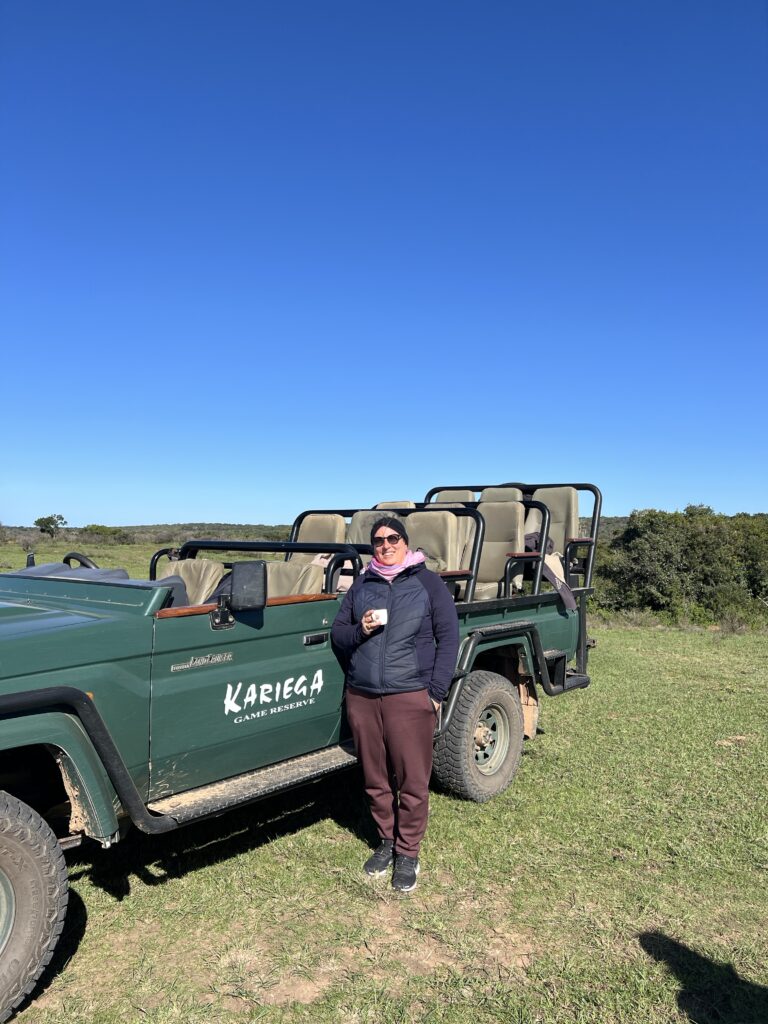 Safari Pause im Kariega Game Reserve – unterwegs im Jeep während der Yoga Rundreise Südafrika