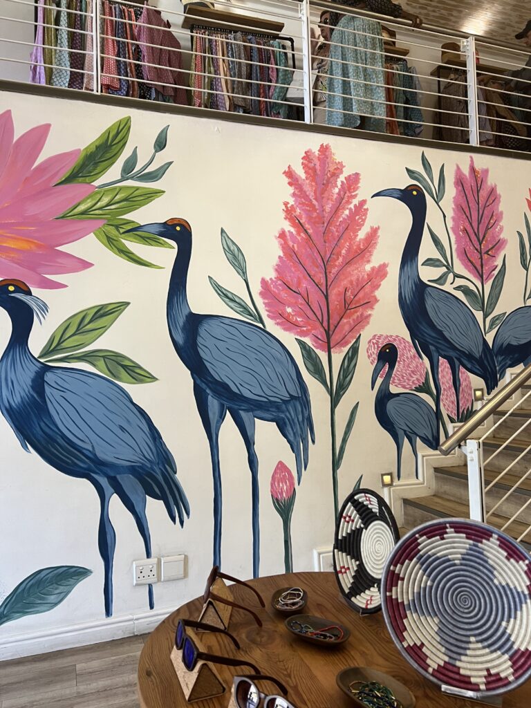 Klamotten und Interior in Franschhoek bei Kapstadt während der Yoga Rundreise Südafrika