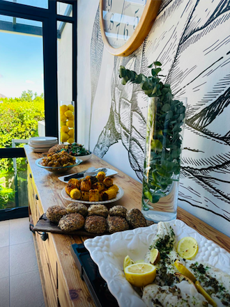 Frischer Fisch und Beilagen im Guesthouse in Hout Bay während der Yoga Rundreise Südafrika