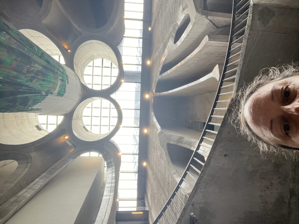 Beeindruckende Architektur im Zeitz MOCAA Museum Kapstadt Südafrika